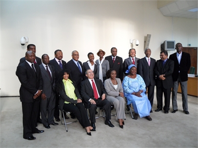 Waris Dirie mit afrikanischen MinisterInnen und KommissarInnen der Afrikanischen Union in Addis Abeba 2010